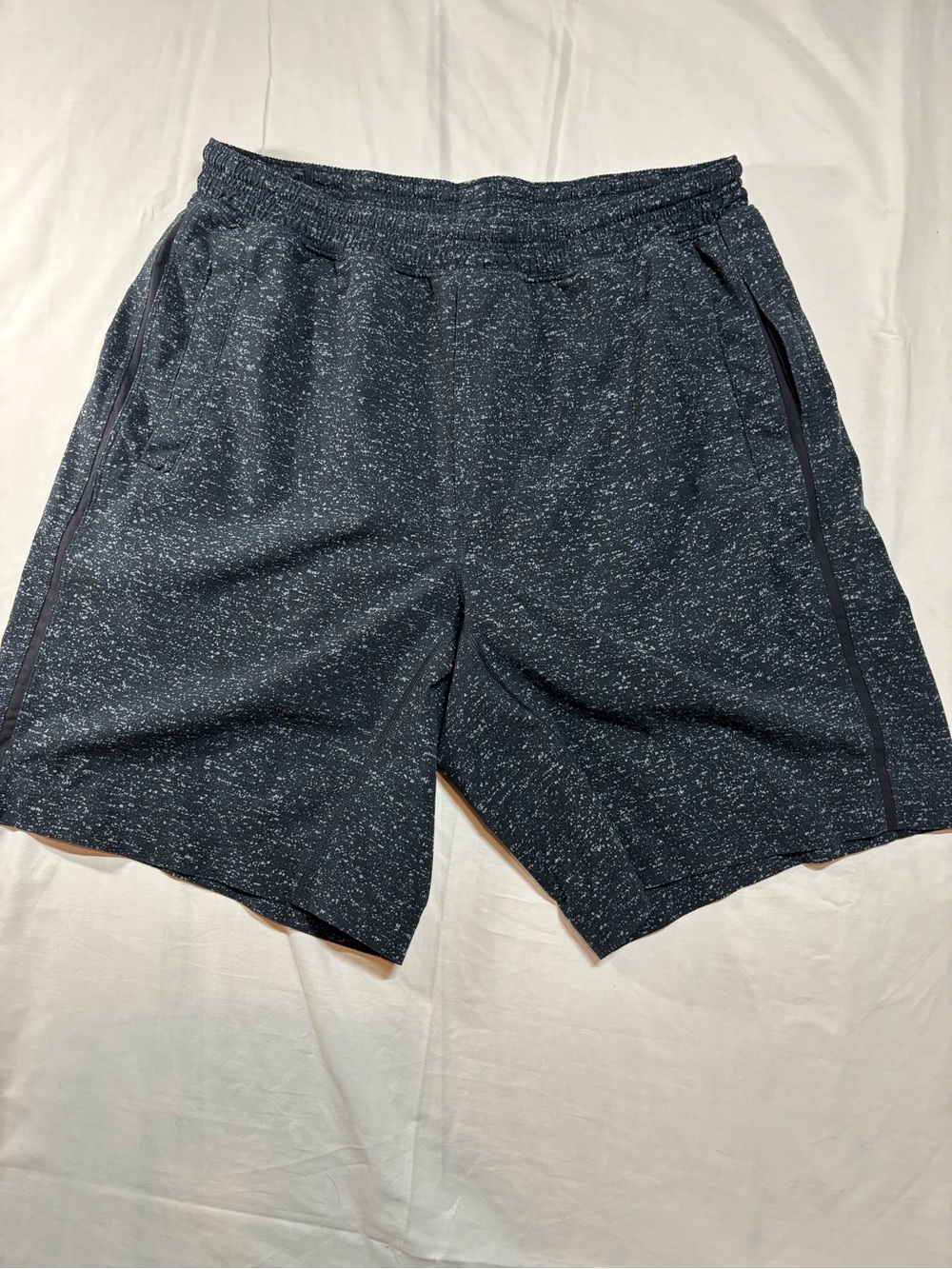 Lululemon Men’s T.H.E. Shorts Black Gray Speckled Print Linerless Athletic